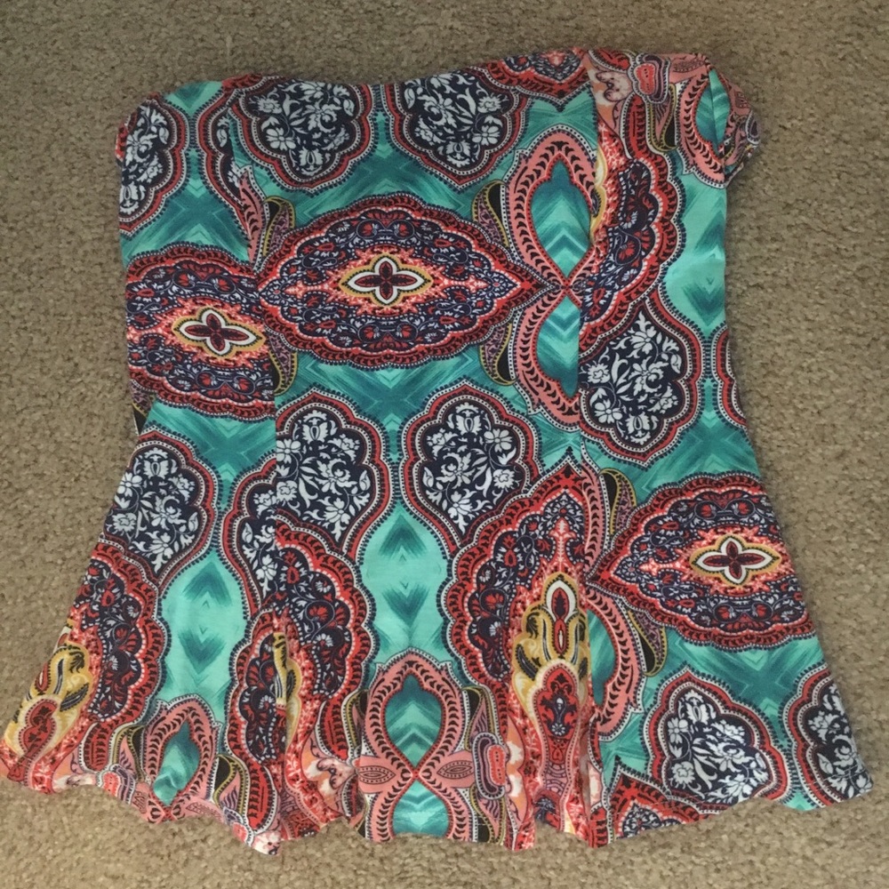 Colorful and flattering strapless top